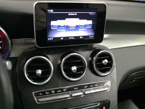 Used 2019 Mercedes-Benz GLC 300 4MATIC image 18