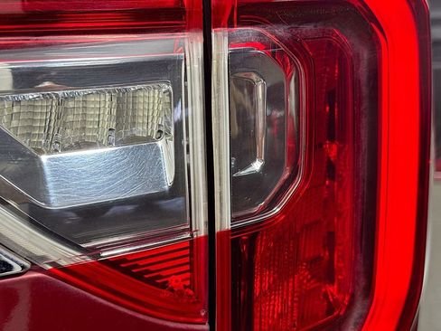 Used 2020 GMC Acadia SLT w/ Driver Alert Package II image 32