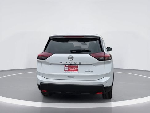 Used 2024 Nissan Rogue SV AWD/4WD image 7