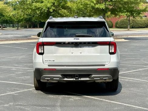 Used 2026 Ford Explorer Active w/ Active Comfort Package RWD image 6