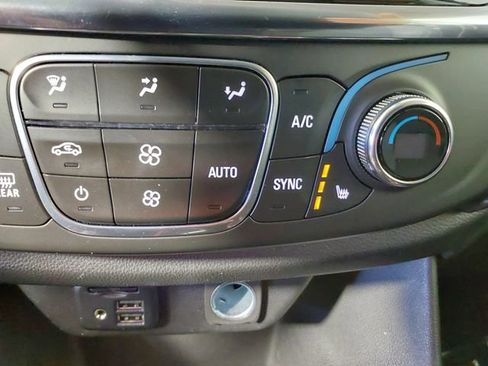 Used 2020 Chevrolet Traverse LT w/ LT Premium Package FWD image 24