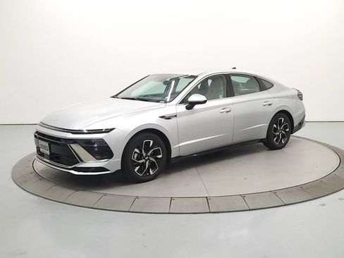 Used 2025 Hyundai Sonata SEL FWD image 4