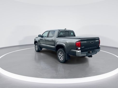 Used 2019 Toyota Tacoma SR5 AWD/4WD image 7