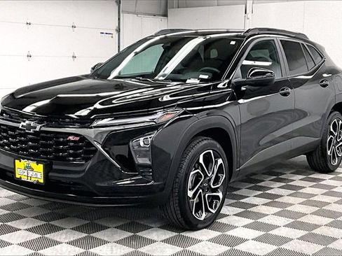 Used 2025 Chevrolet Trax RS w/ Driver Confidence Package image 11