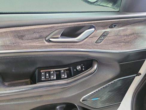 Used 2022 Jeep Grand Cherokee Overland w/ Luxury Tech Group IV image 31