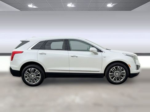 Used 2017 Cadillac XT5 Premium Luxury w/ Driver Assist Package image 6