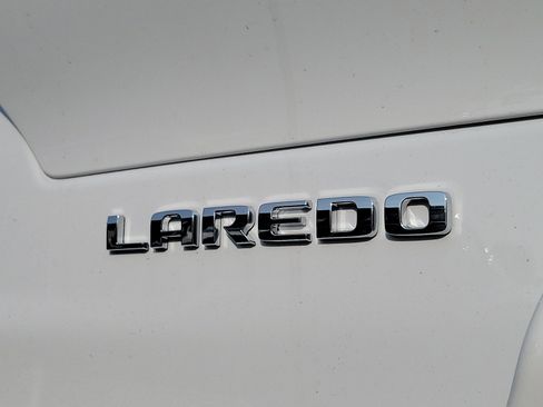 New 2023 Jeep Grand Cherokee L Laredo image 6