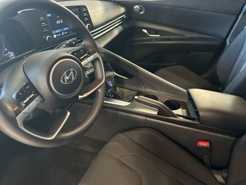 Used 2023 Hyundai Elantra SE FWD image 12
