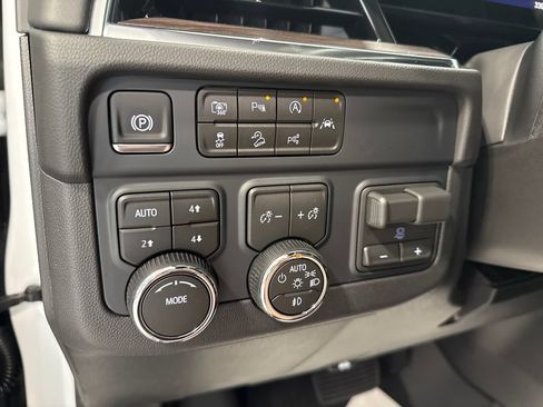 New 2026 Chevrolet Suburban Z71 w/ Comfort Package AWD/4WD image 11