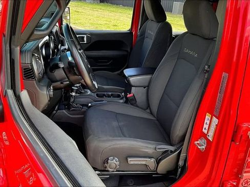 Used 2020 Jeep Wrangler Unlimited Sahara image 25