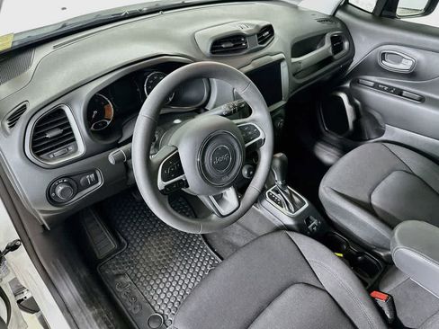 Used 2023 Jeep Renegade Latitude AWD/4WD image 2
