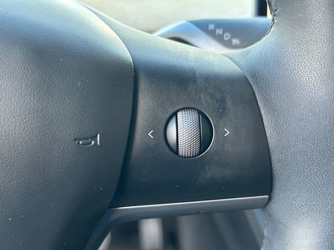 Used 2025 Tesla Model Y Long Range image 43