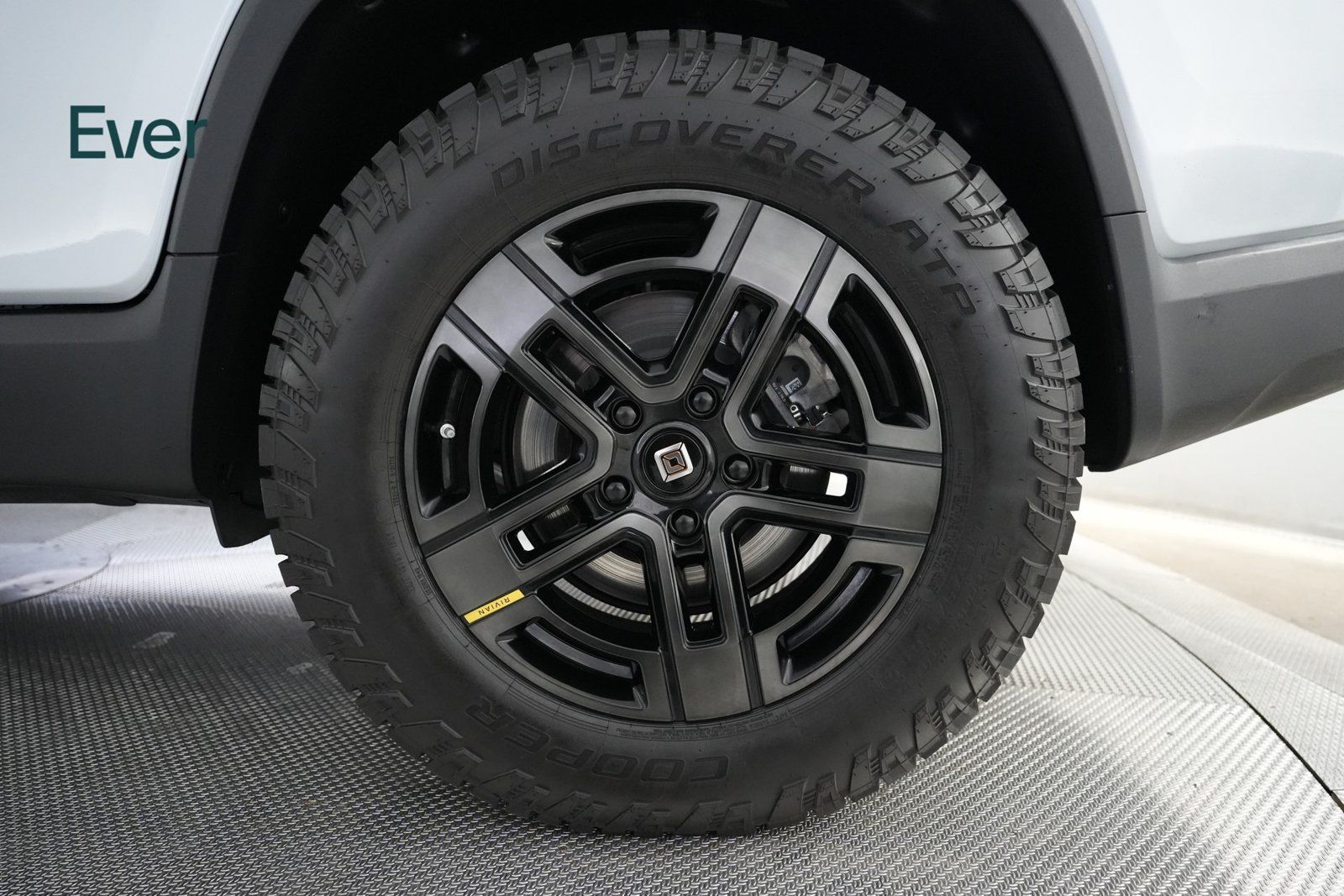 Used 2024 Rivian R1T Adventure Dual AWD/4WD image 9