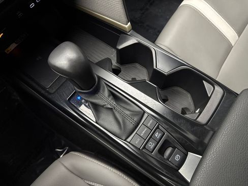 Used 2025 Toyota Camry SE w/ Multimedia Upgrade Package image 69