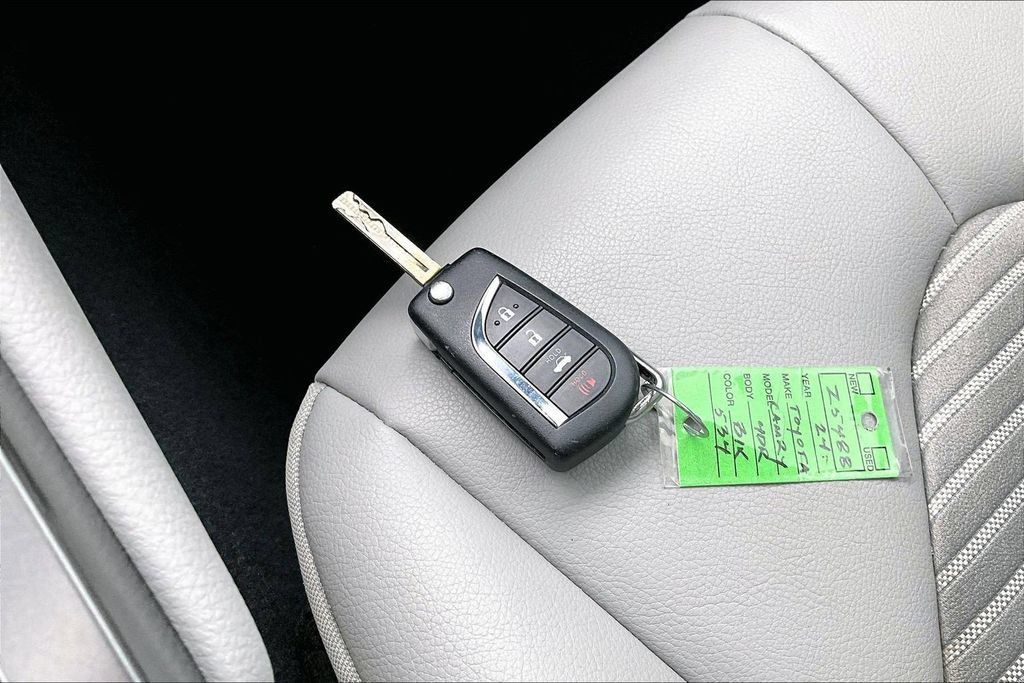 Used 2024 Toyota Camry SE FWD image 12