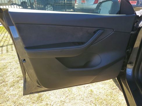 Used 2021 Tesla Model Y Long Range image 21