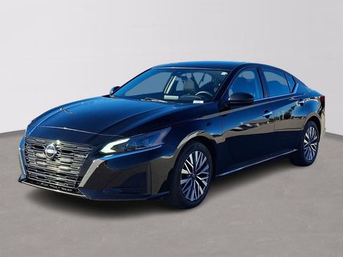 Used 2024 Nissan Altima 2.5 SV image 3