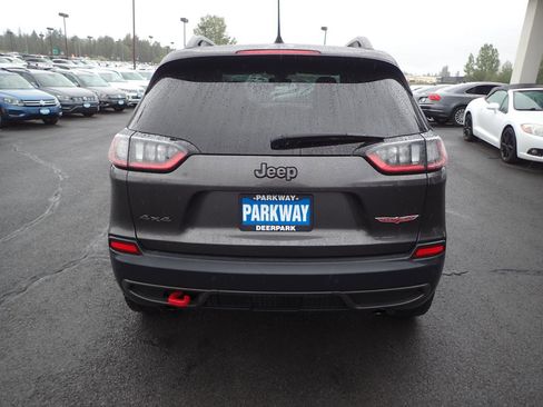 Used 2019 Jeep Cherokee Trailhawk AWD/4WD image 4