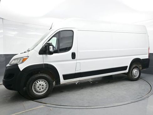 Used 2024 RAM ProMaster 2500 w/ Convenience Group FWD image 3