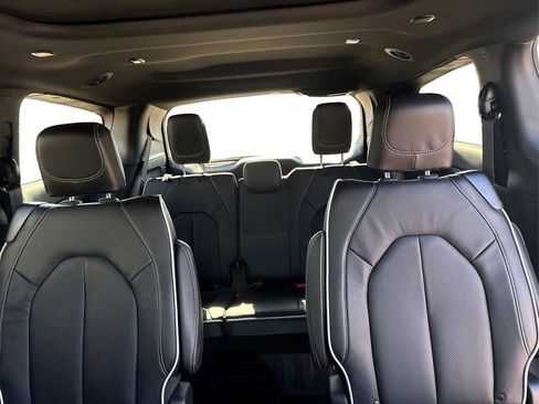 New 2026 Chrysler Pacifica Limited image 17