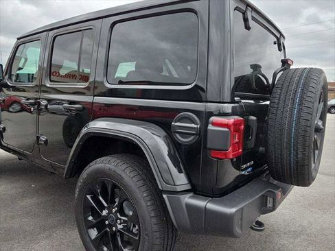 Used 2025 Jeep Wrangler Unlimited Sahara w/ Safety Group image 7