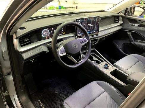 New 2026 Volkswagen Tiguan SE image 8