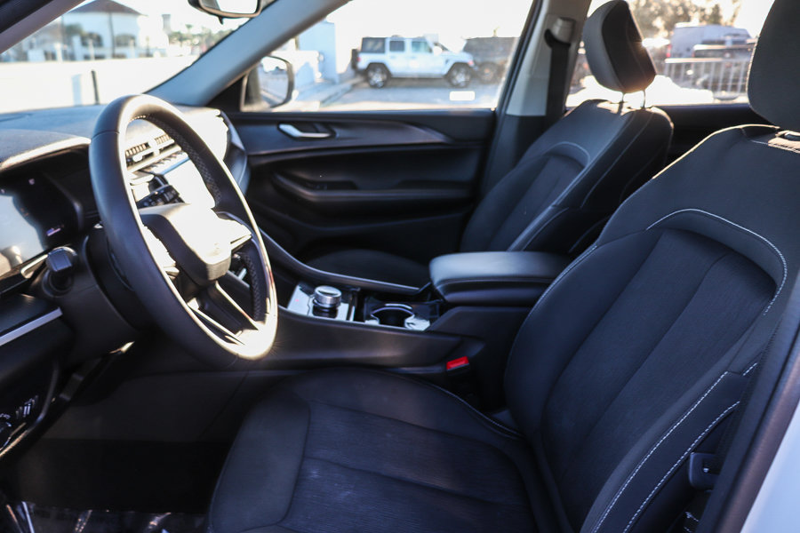 Used 2023 Jeep Grand Cherokee L Laredo RWD image 20