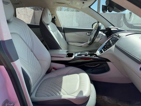 Used 2021 Aston Martin DBX image 24