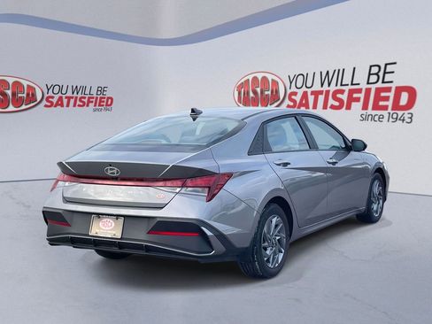 Used 2024 Hyundai Elantra SEL image 6