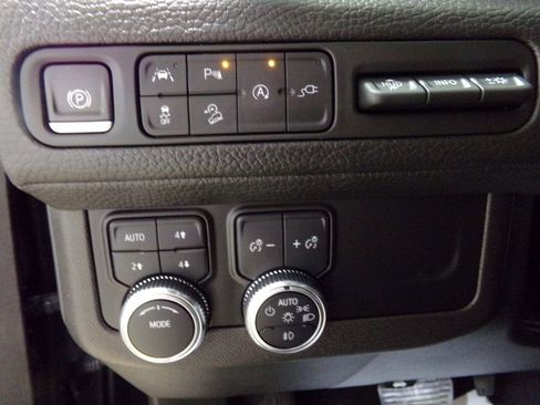 Used 2021 GMC Yukon Denali image 30