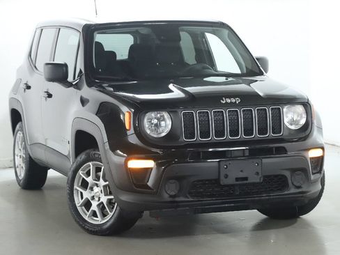 Used 2023 Jeep Renegade Latitude AWD/4WD image 2