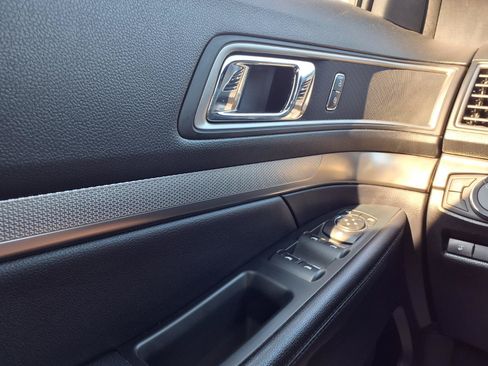 Used 2019 Ford Explorer XLT w/ Equipment Group 202A FWD image 22