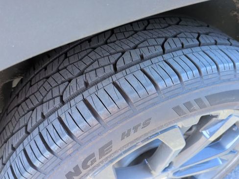 Used 2021 GMC Terrain SLE w/ Elevation Edition image 10