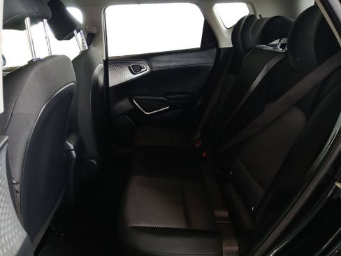 Used 2025 Kia Soul LX w/ LX Technology Package FWD image 13