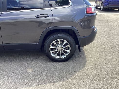 Used 2019 Jeep Cherokee Latitude Plus w/ Cold Weather Group AWD/4WD image 26