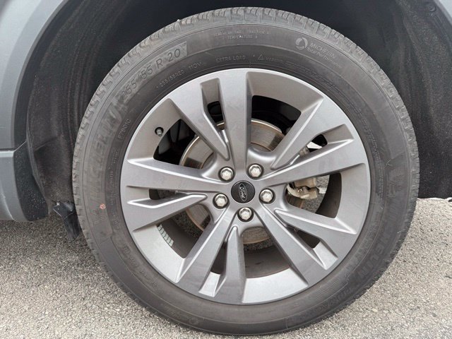 Used 2023 Ford Explorer XLT w/ Equipment Group 202A AWD/4WD image 9