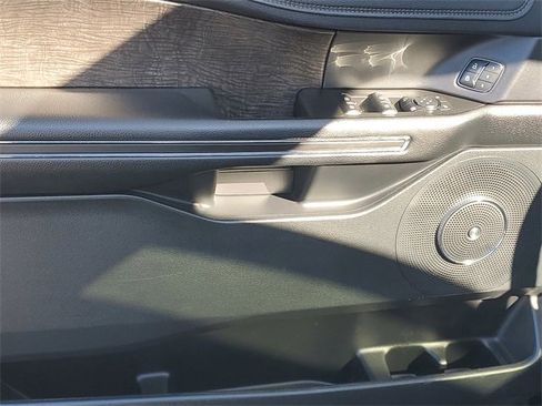 Used 2021 Ford Expedition Limited image 16