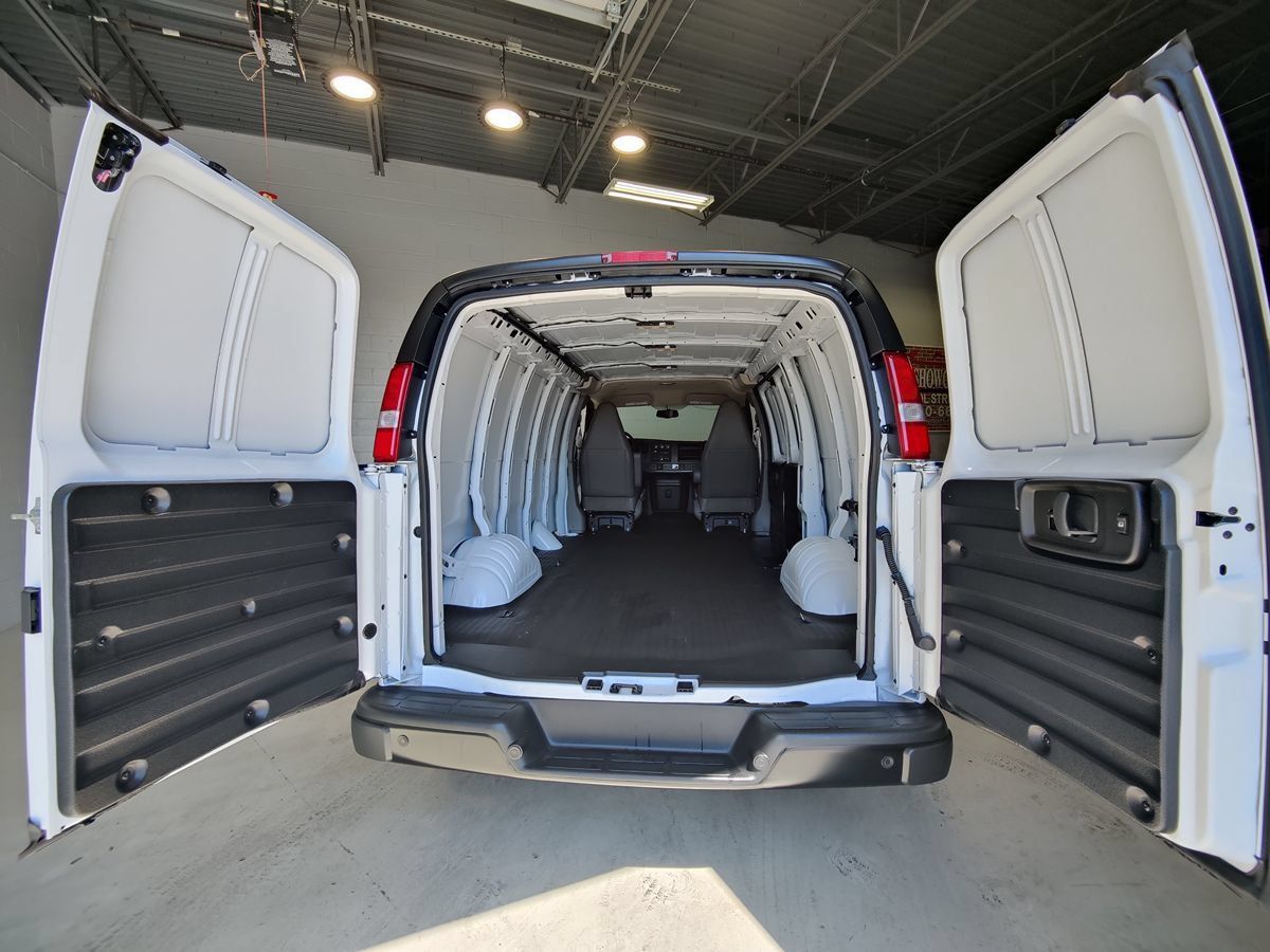 Used 2025 Chevrolet Express 3500 w/ Driver Convenience Package RWD image 19