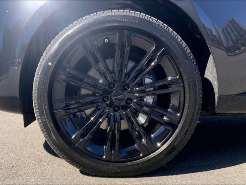 New 2026 Land Rover Range Rover SE image 11