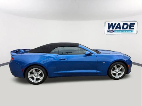Used 2017 Chevrolet Camaro LT w/ Technology Package RWD image 4
