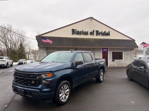 Used 2023 Chevrolet Silverado 1500 Custom image 1