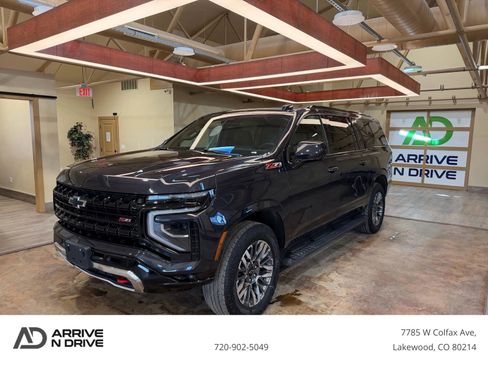 Used 2025 Chevrolet Suburban Z71 image 1