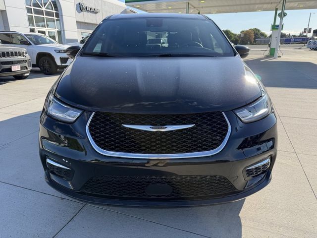 Used 2026 Chrysler Pacifica Select FWD image 3