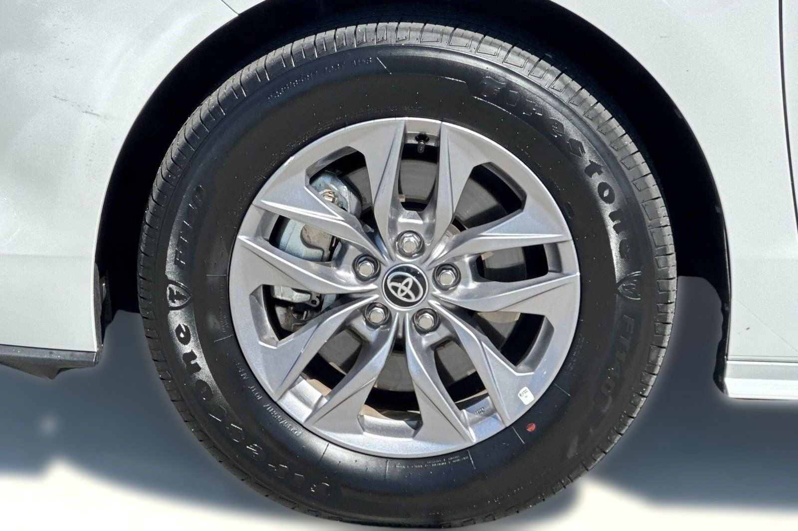 Used 2026 Toyota Sienna XLE FWD image 12