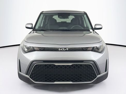 Used 2025 Kia Soul LX w/ LX Technology Package FWD image 2