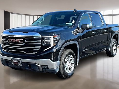 Used 2025 GMC Sierra 1500 SLT image 3