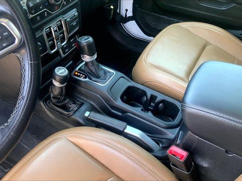 Used 2020 Jeep Wrangler Unlimited Sahara AWD/4WD image 18