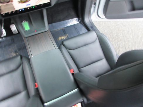 Used 2022 Tesla Model X image 20