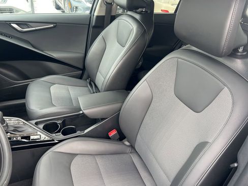 Certified 2024 Kia Niro EX image 5