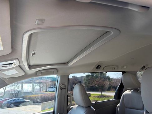 Used 2020 Toyota Sienna XLE w/ XLE Navigation Package image 35